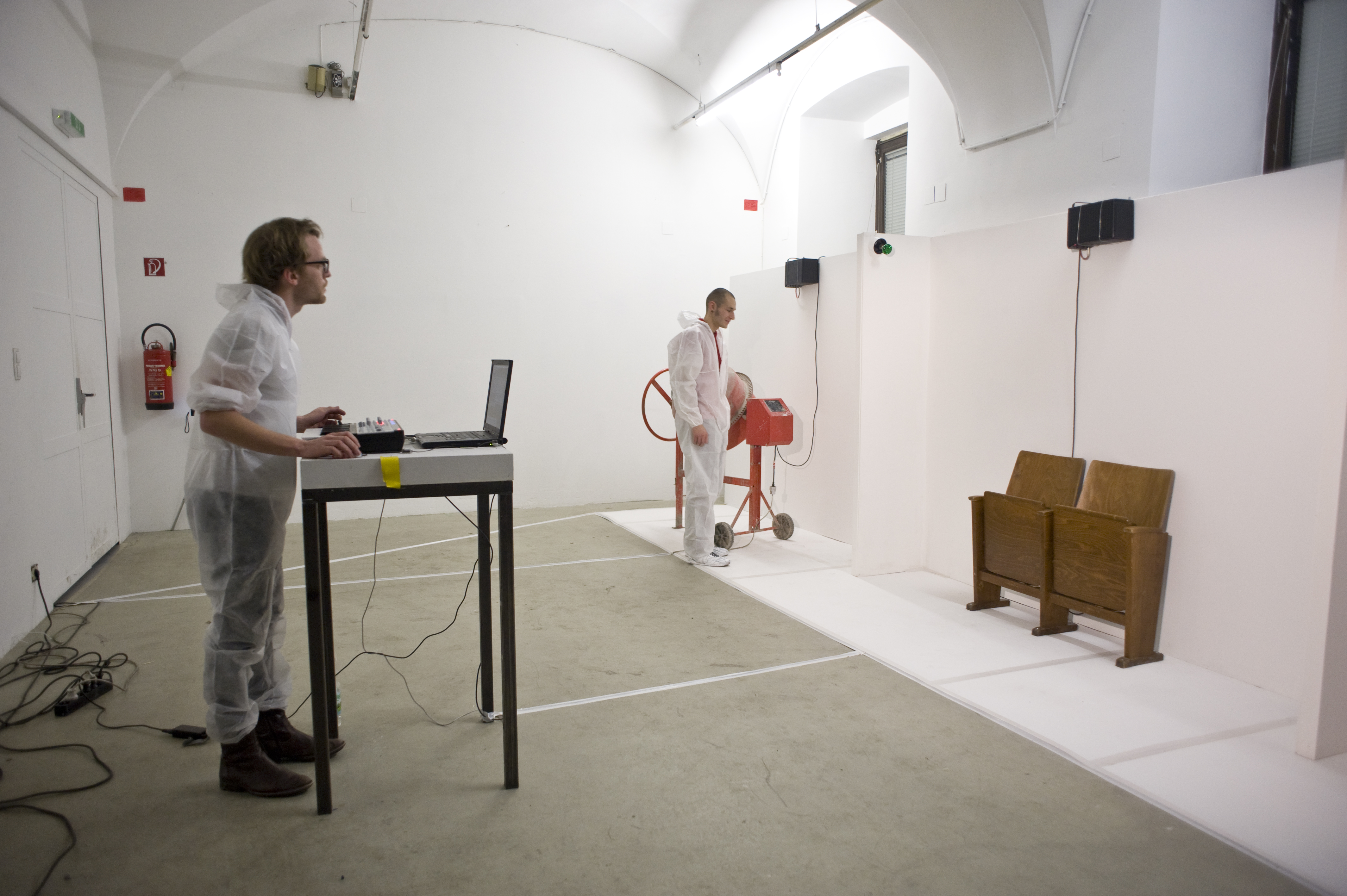 Robert Kraatz

Bühnenbild
Setdesign
Szenographie