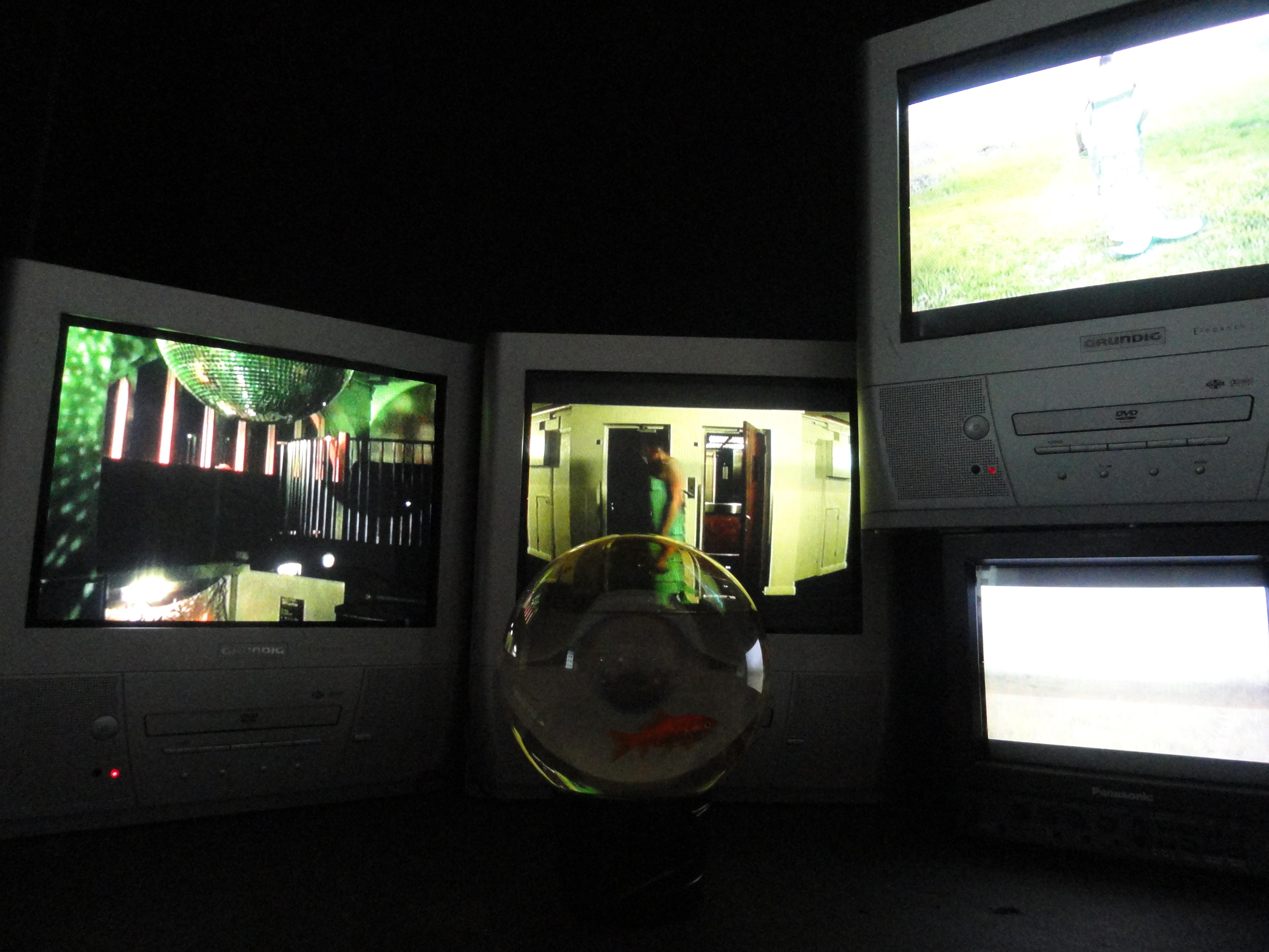 Robert Kraatz

Bühnenbild
Setdesign
Szenographie