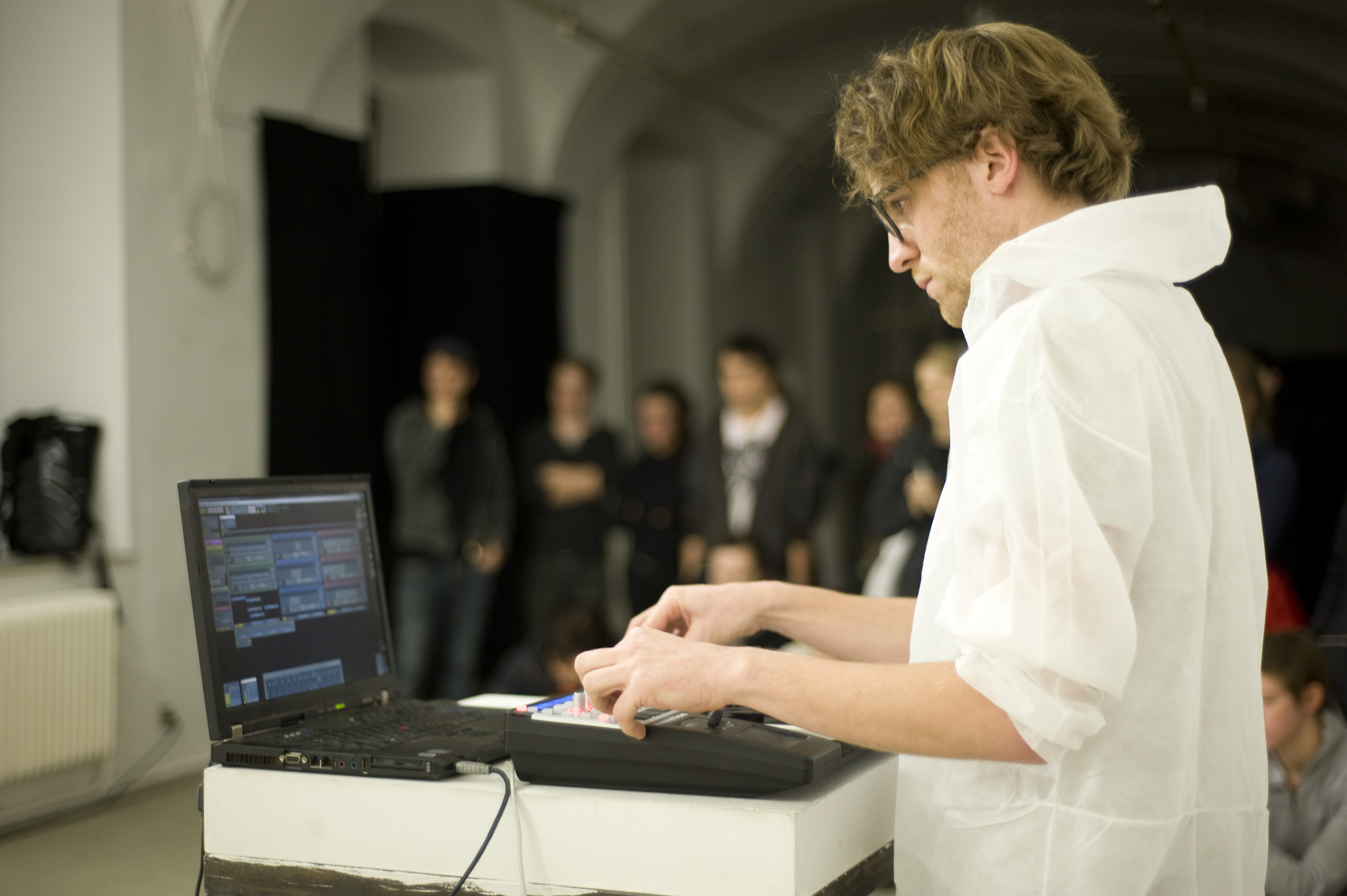 Robert Kraatz

Bühnenbild
Setdesign
Szenographie