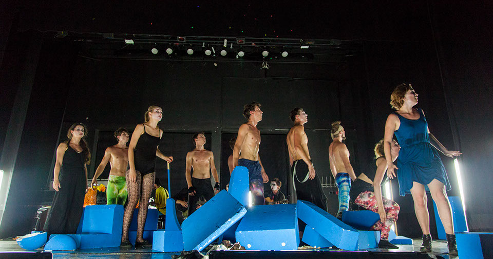 Robert Kraatz

Bühnenbild
Setdesign
Szenographie