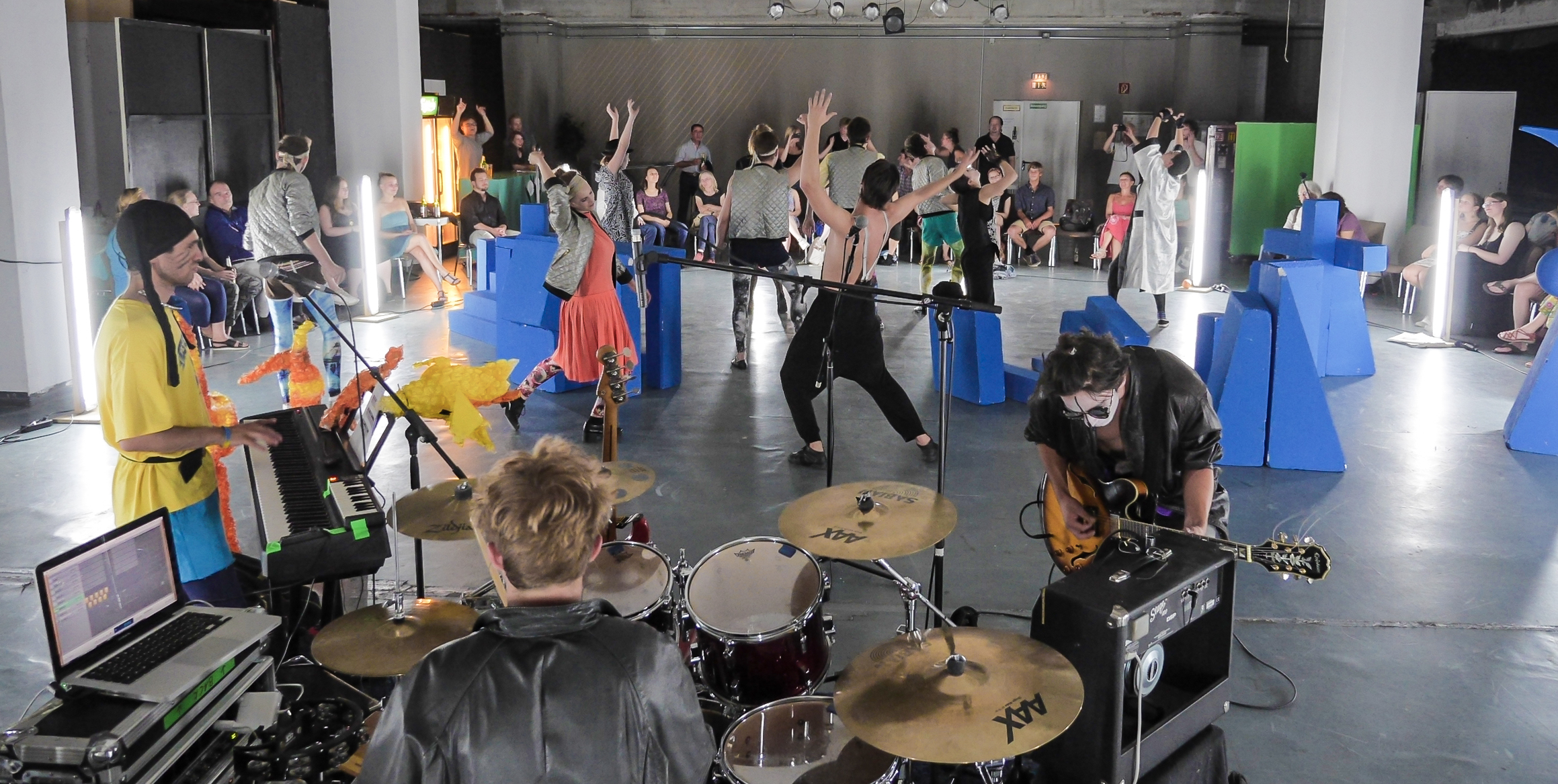 Robert Kraatz

Bühnenbild
Setdesign
Szenographie