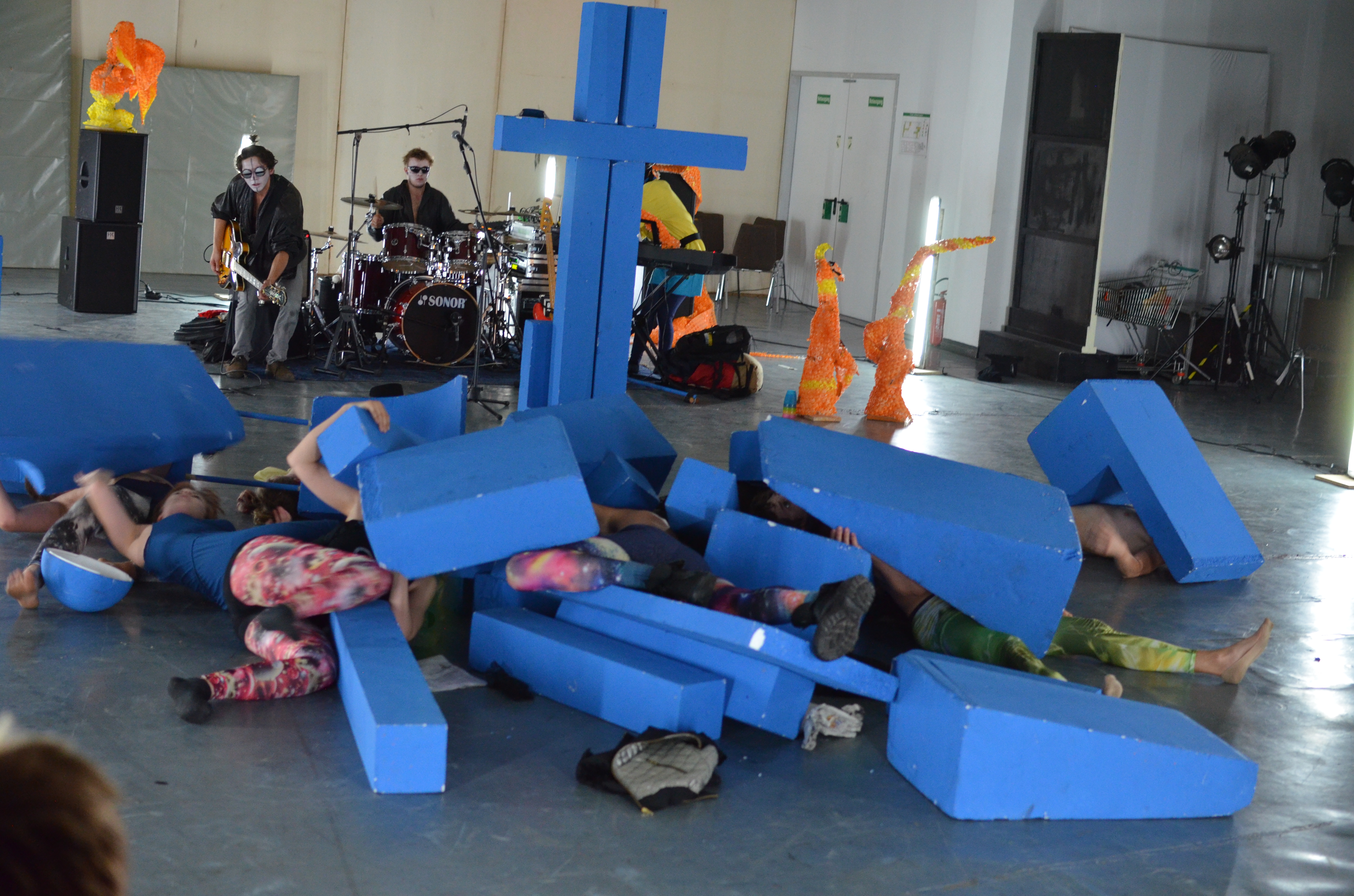 Robert Kraatz

Bühnenbild
Setdesign
Szenographie