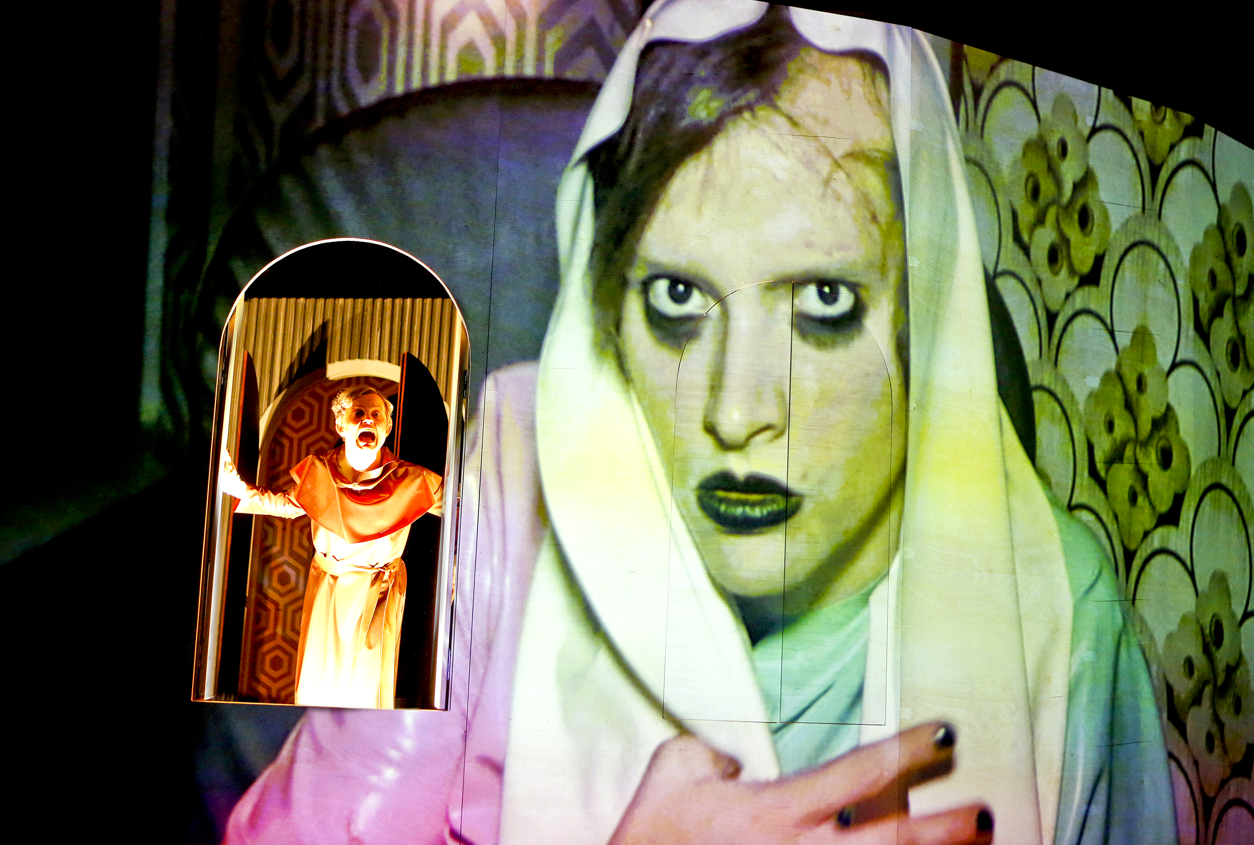 Robert Kraatz
Bühnenbild
Setdesign
Szenographie