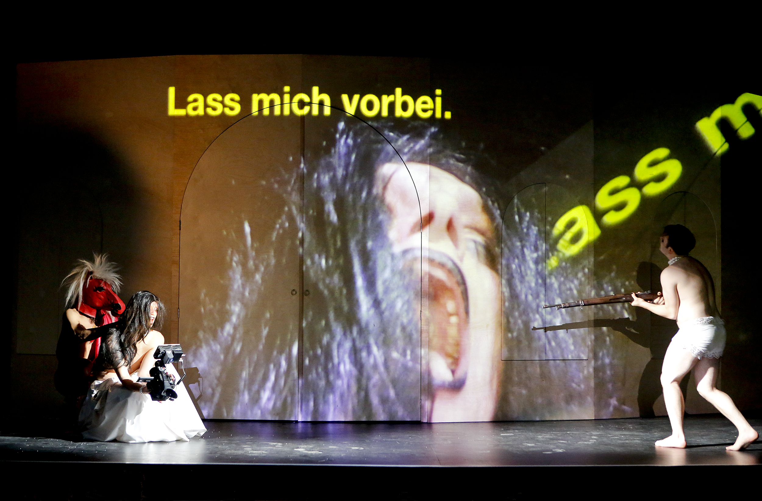 Robert Kraatz
Bühnenbild
Setdesign
Szenographie