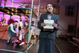 Robert Kraatz

Bühnenbild
Setdesign
Szenographie