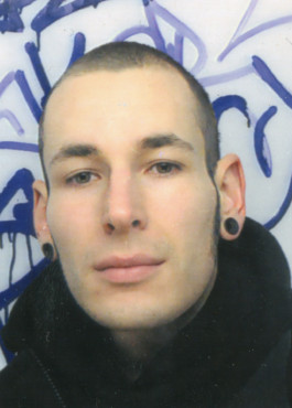 Robert Kraatz

Bühnenbild
Setdesign
Szenographie